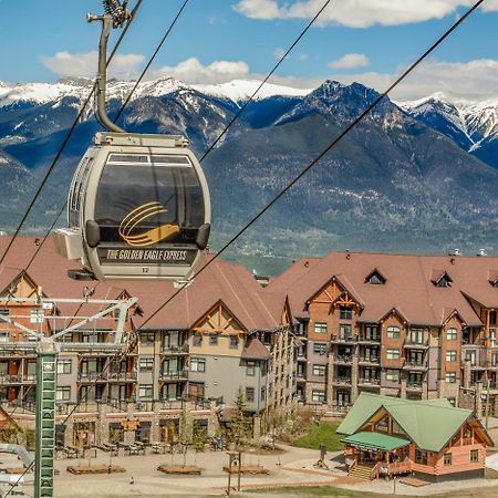 Glacier Mountaineer Lodge Голдън Екстериор снимка