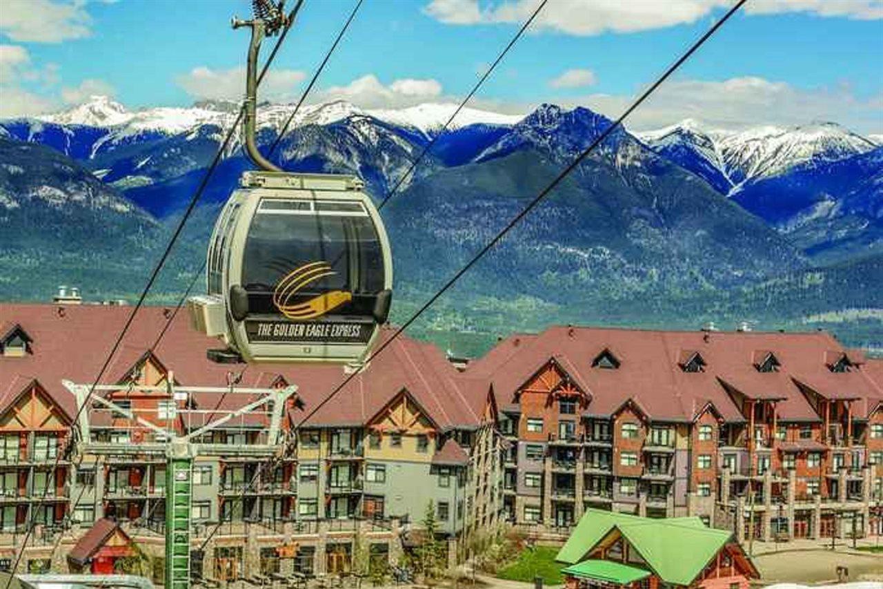 Glacier Mountaineer Lodge Голдън Екстериор снимка