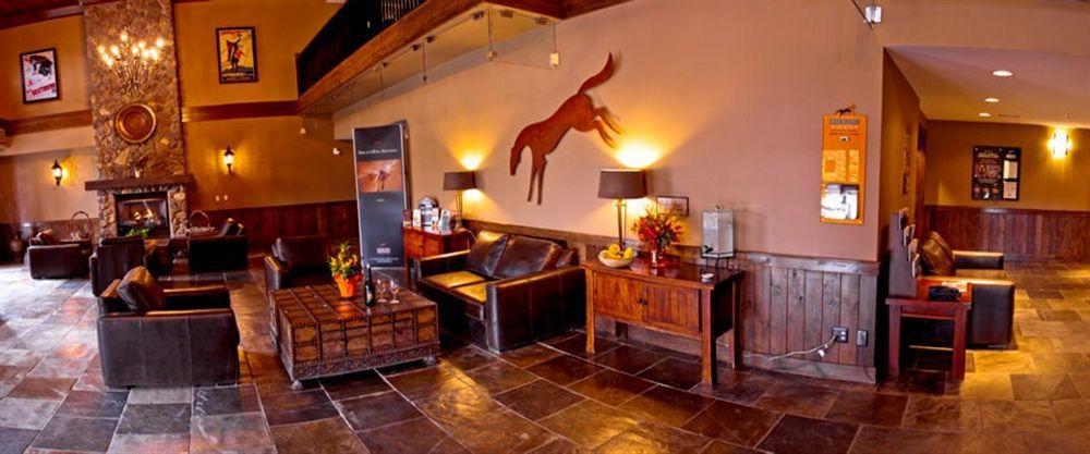 Glacier Mountaineer Lodge Голдън Стая снимка
