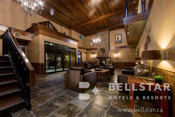 Glacier Mountaineer Lodge Голдън Интериор снимка