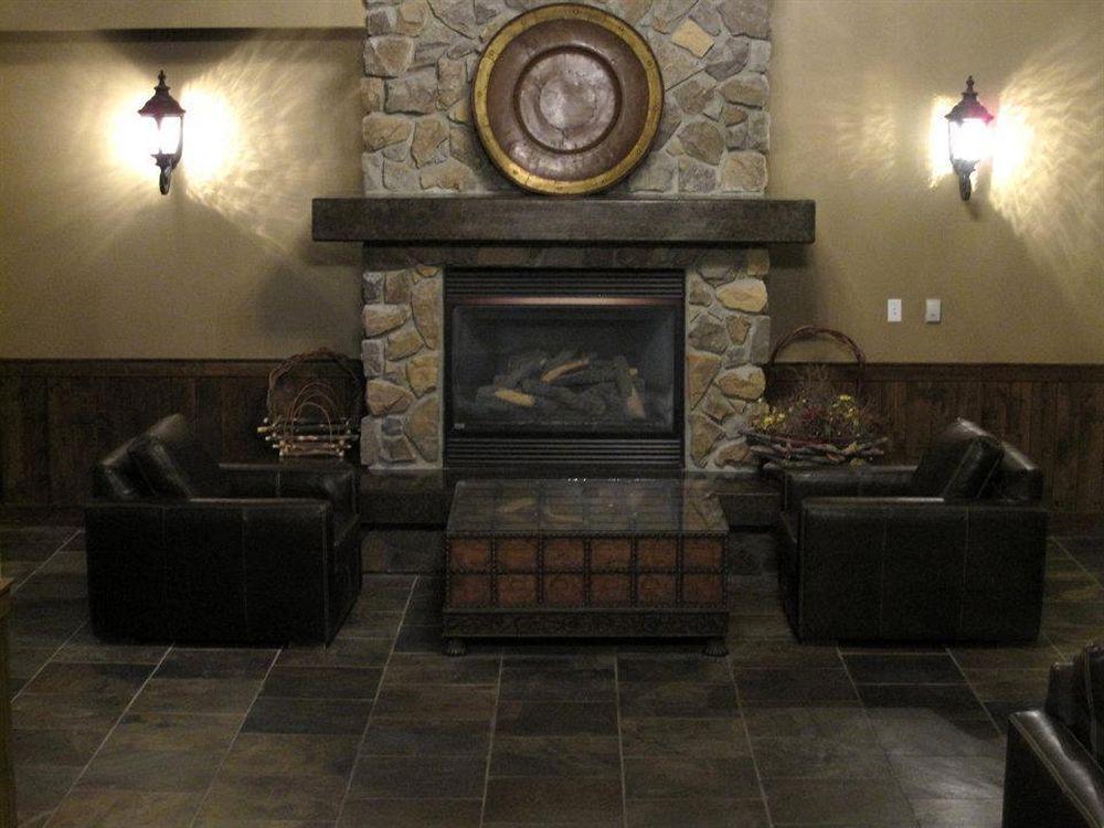 Glacier Mountaineer Lodge Голдън Екстериор снимка