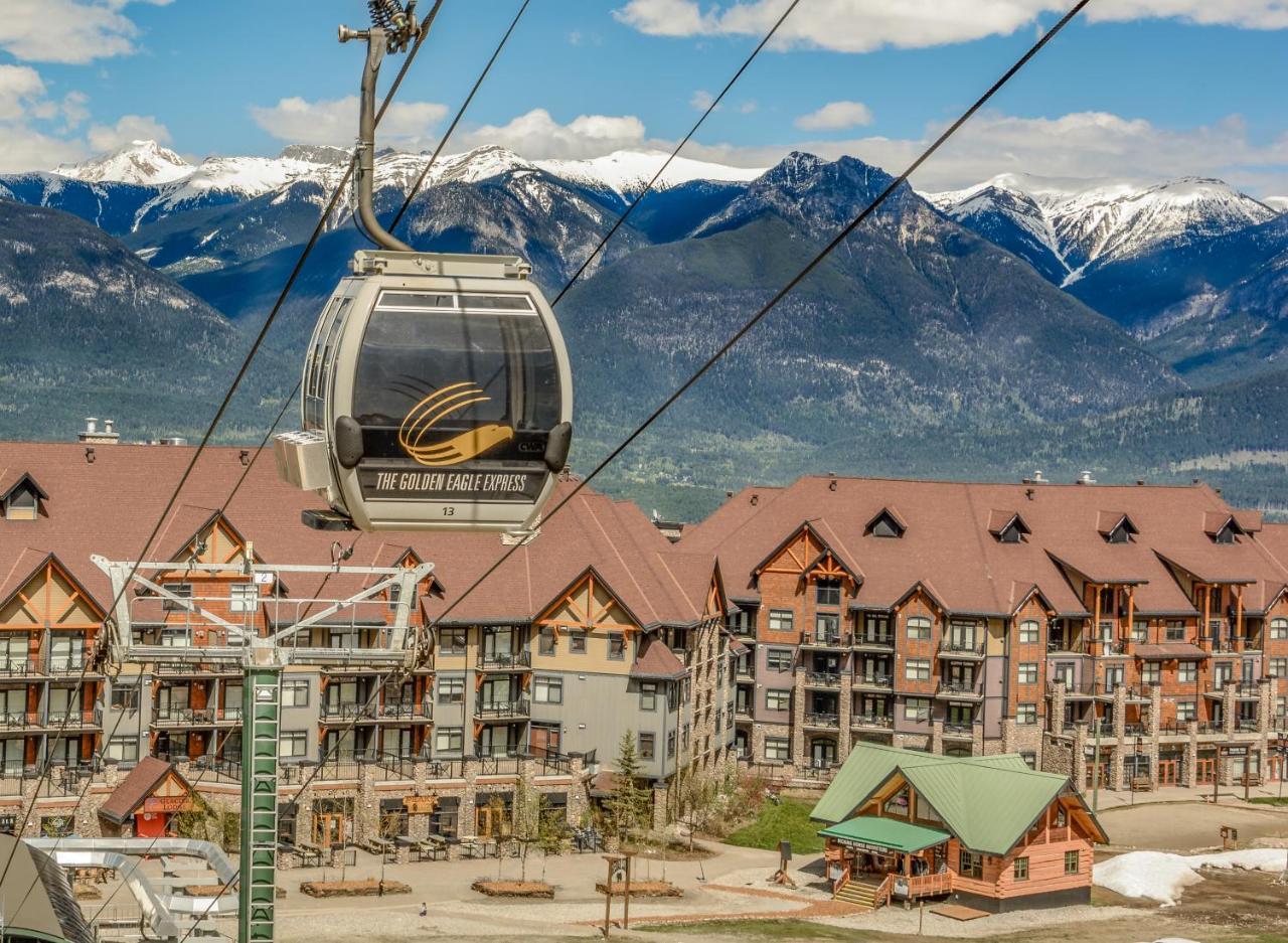 Glacier Mountaineer Lodge Голдън Екстериор снимка